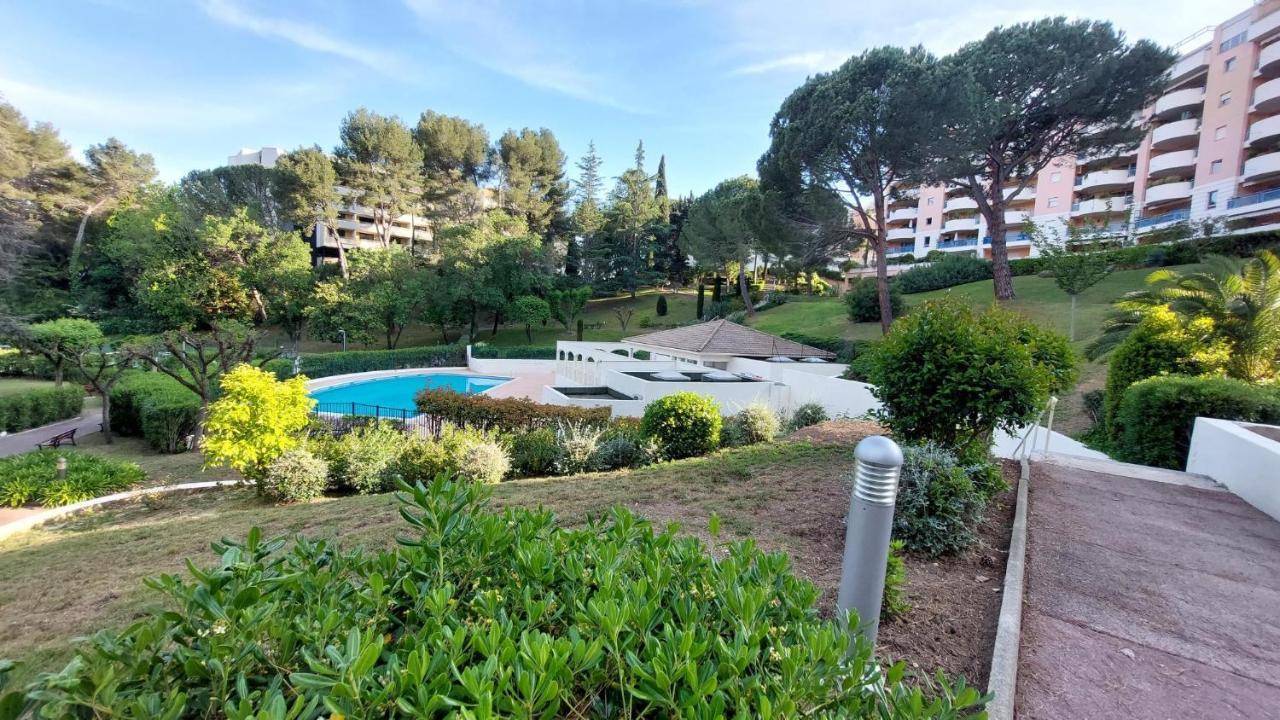 Charmant Appartement Residentiel Avec Terrasse, Jardin Privatif Et Piscine A Cannes 戛纳 外观 照片