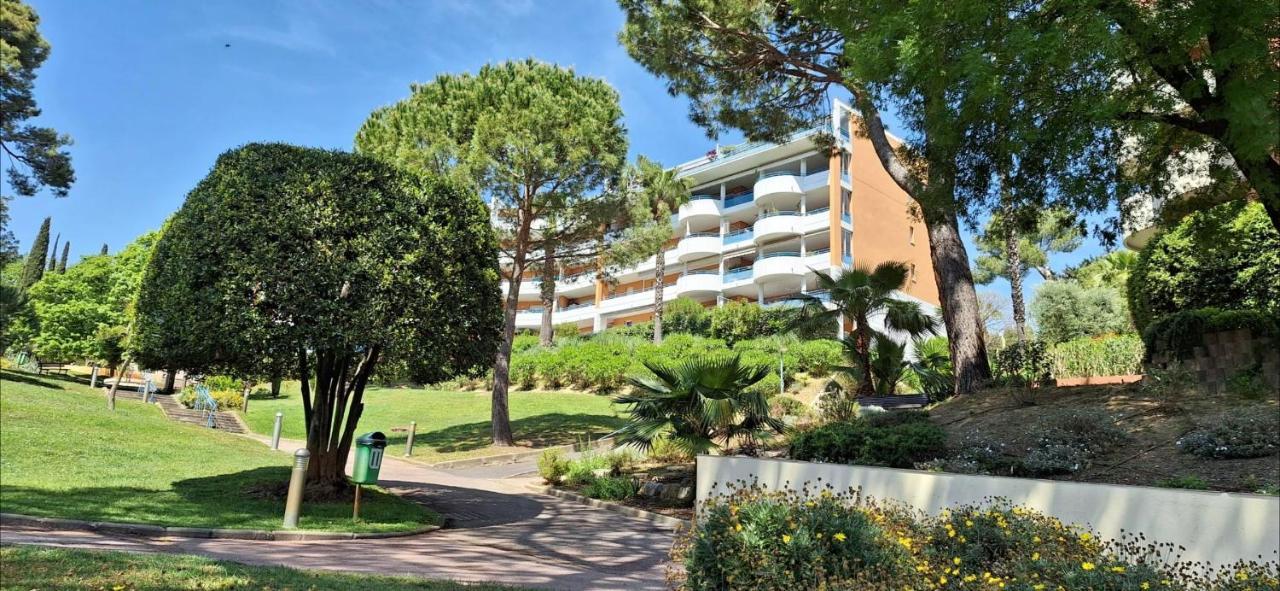 Charmant Appartement Residentiel Avec Terrasse, Jardin Privatif Et Piscine A Cannes 戛纳 外观 照片