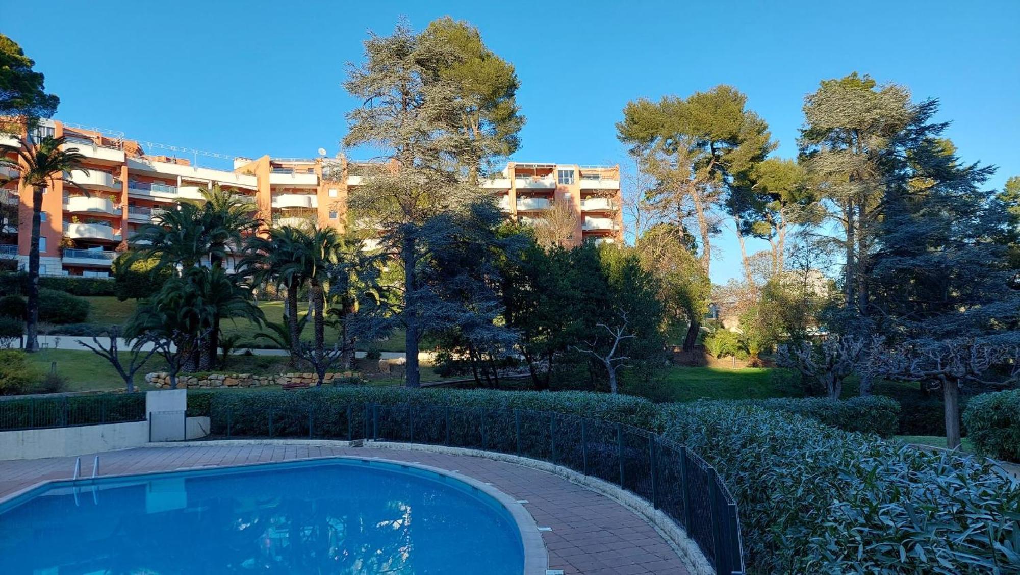 Charmant Appartement Residentiel Avec Terrasse, Jardin Privatif Et Piscine A Cannes 戛纳 外观 照片